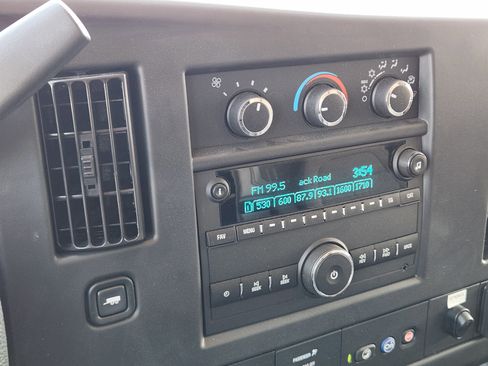 New 2025 Chevrolet Express 3500 w/ Power Convenience Package image 22