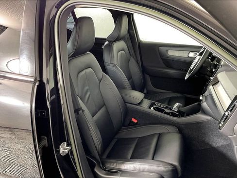 Used 2023 Volvo XC40 B5 Ultimate w/ Protection Package Premier AWD/4WD image 6