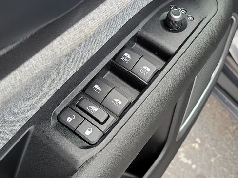Used 2022 Jeep Compass Latitude w/ Sun and Sound Group AWD/4WD image 19