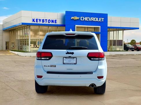 Used 2019 Jeep Grand Cherokee Altitude AWD/4WD image 6