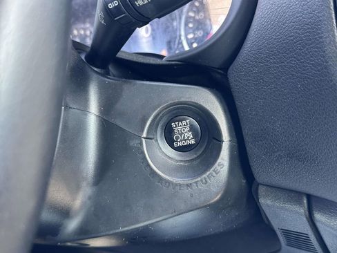 Used 2017 Jeep Renegade Latitude w/ Cold Weather Group image 33