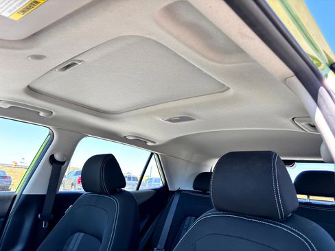 Used 2022 Hyundai Venue SEL w/ Cargo Package image 19