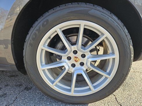 Used 2018 Porsche Macan image 28