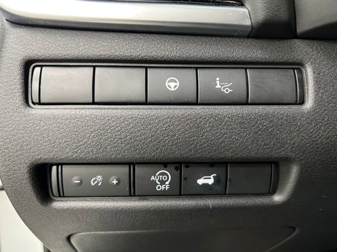 Used 2025 Nissan Rogue SL w/ Tech Package FWD image 40