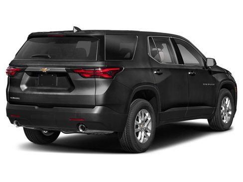 Used 2023 Chevrolet Traverse RS image 2