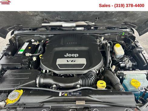 Used 2018 Jeep Wrangler Unlimited Sahara AWD/4WD image 16