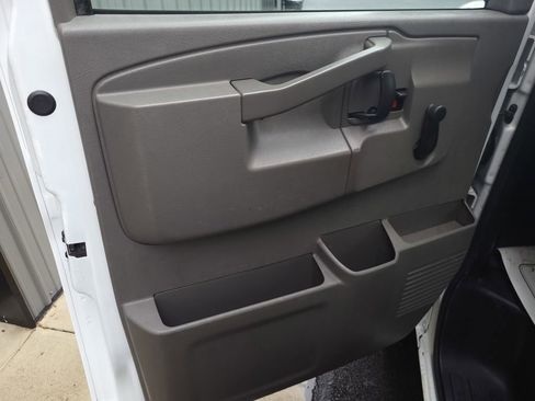 Used 2017 GMC Savana 3500 image 14