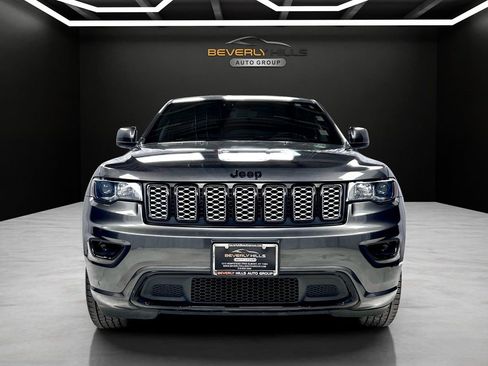 Used 2018 Jeep Grand Cherokee Altitude AWD/4WD image 8