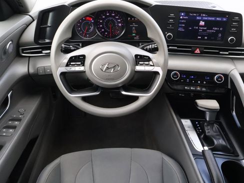 Used 2021 Hyundai Elantra SEL image 9