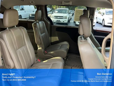 Used 2013 Chrysler Town & Country Touring-L w/ Entertainment Group #2 FWD image 10