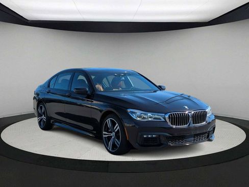 Used 2018 BMW 750i xDrive image 2
