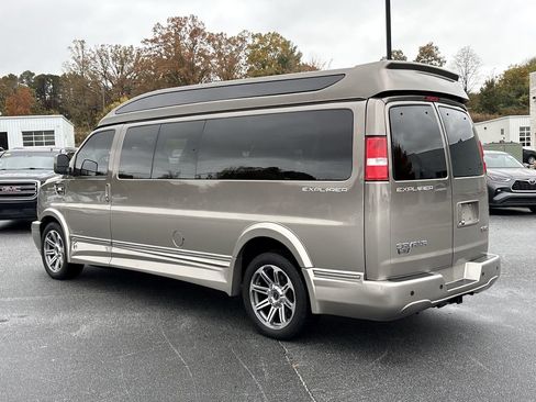 Used 2020 GMC Savana 2500 Extended w/ Enhanced Convenience Package image 8