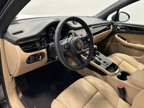 Certified 2026 Porsche Macan AWD/4WD image 4