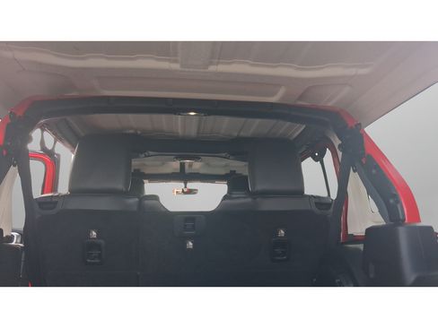 Used 2018 Jeep Wrangler Unlimited Rubicon w/ Dual Top Group AWD/4WD image 35