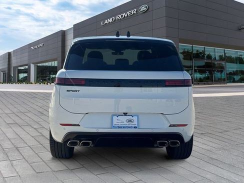 New 2025 Land Rover Range Rover Sport Dynamic SE image 4