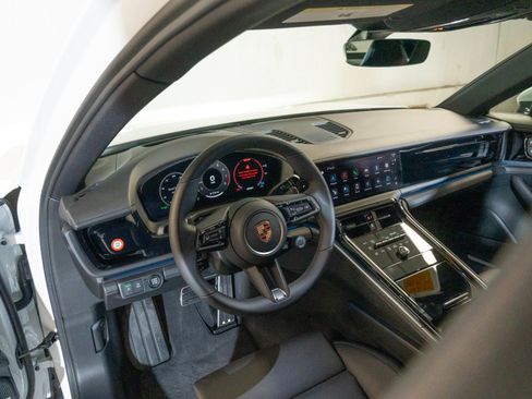 Certified 2025 Porsche Panamera RWD image 4