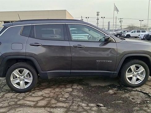 Certified 2022 Jeep Compass Latitude image 9