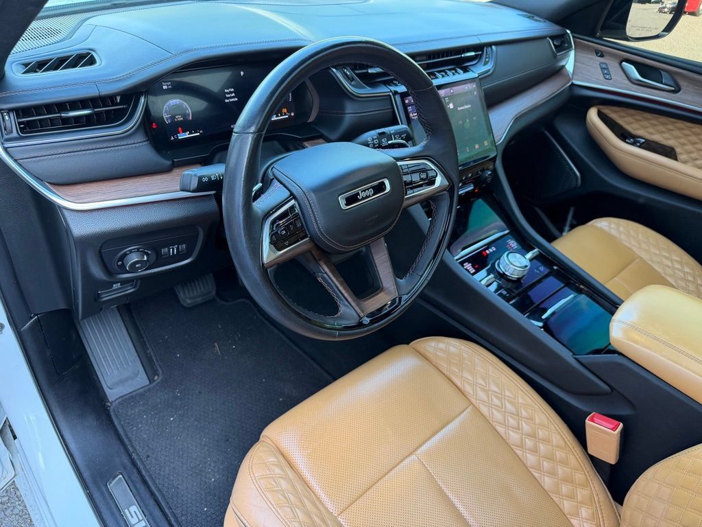 Used 2023 Jeep Grand Cherokee L Summit w/ High Altitude Package AWD/4WD image 16