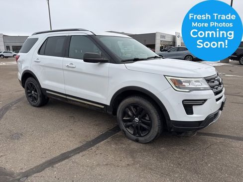 Used 2018 Ford Explorer XLT image 1