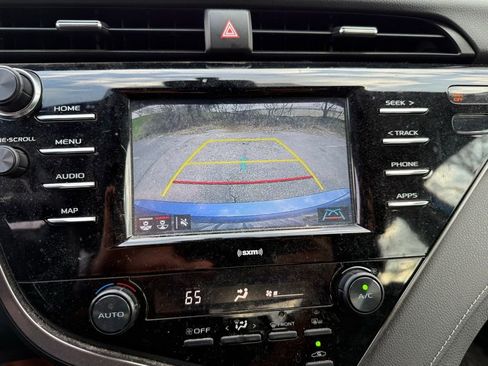 Used 2020 Toyota Camry SE w/ Cold Weather Package image 7