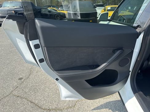 Used 2025 Tesla Model Y Long Range image 29