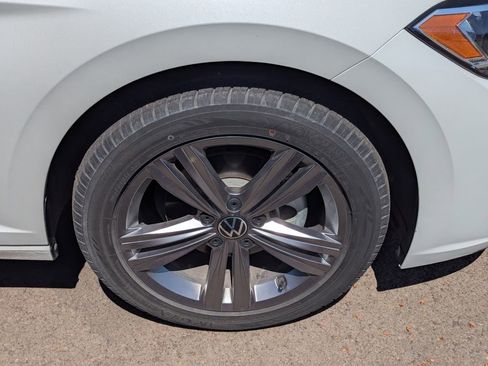 Used 2023 Volkswagen Jetta SE w/ Panoramic Sunroof Package FWD image 8