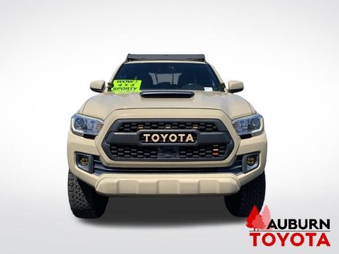 Used 2018 Toyota Tacoma TRD Sport AWD/4WD image 2
