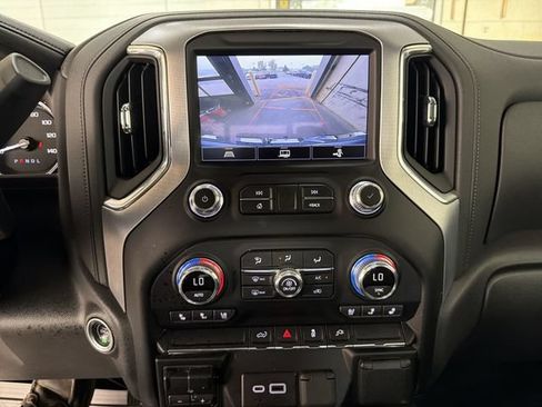 Certified 2022 GMC Sierra 1500 SLT w/ SLT Convenience Package AWD/4WD image 17