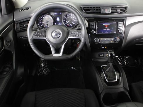 Used 2020 Nissan Rogue Sport S image 6