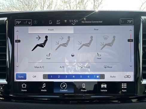 Used 2024 Chrysler Pacifica Touring-L image 24