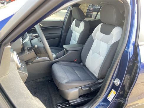 Used 2024 Chevrolet Trax LS w/ LS Convenience Package image 17