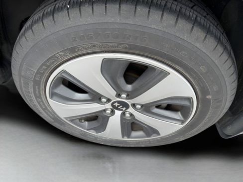 Used 2017 Kia Niro EX w/ Paint Protection Package image 21