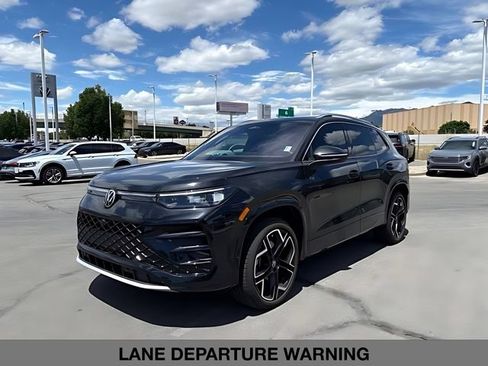 Used 2025 Volkswagen Tiguan SEL R-Line AWD/4WD image 7