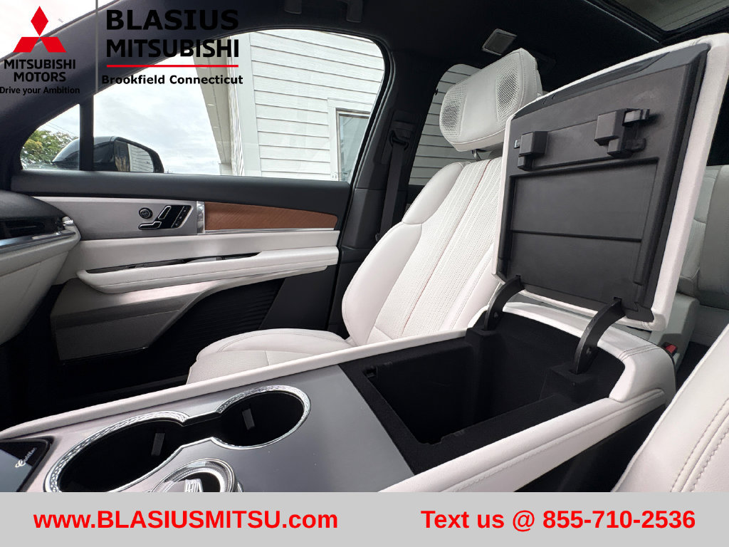 Used 2026 Cadillac Vistiq Sport AWD/4WD image 31