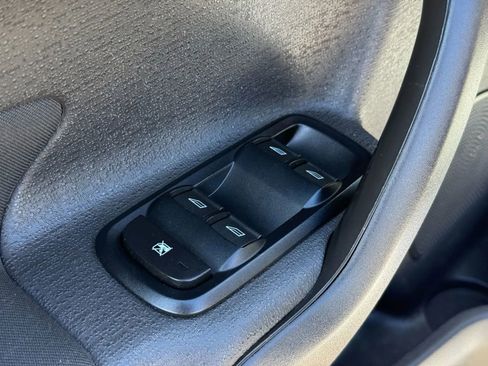 Used 2015 Ford Fiesta SE image 17