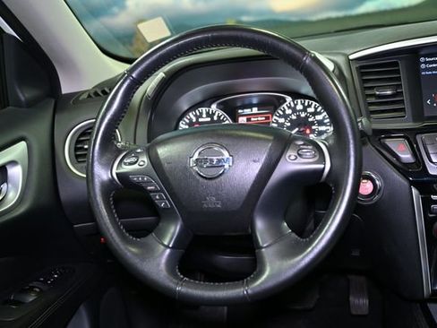 Used 2018 Nissan Pathfinder SV image 67