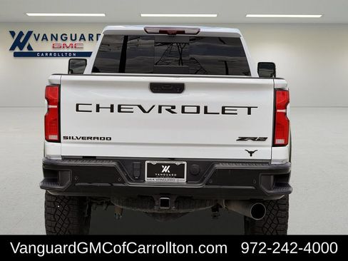 Used 2024 Chevrolet Silverado 2500 ZR2 w/ Technology Package AWD/4WD image 4