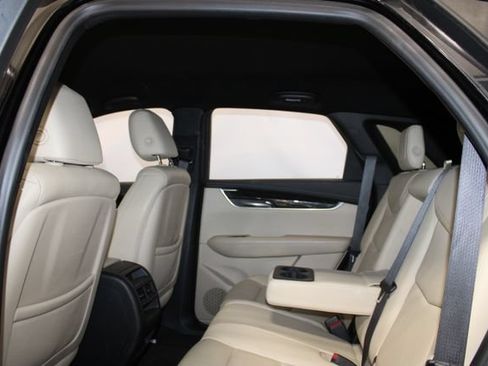 Used 2019 Cadillac XT5 FWD image 8