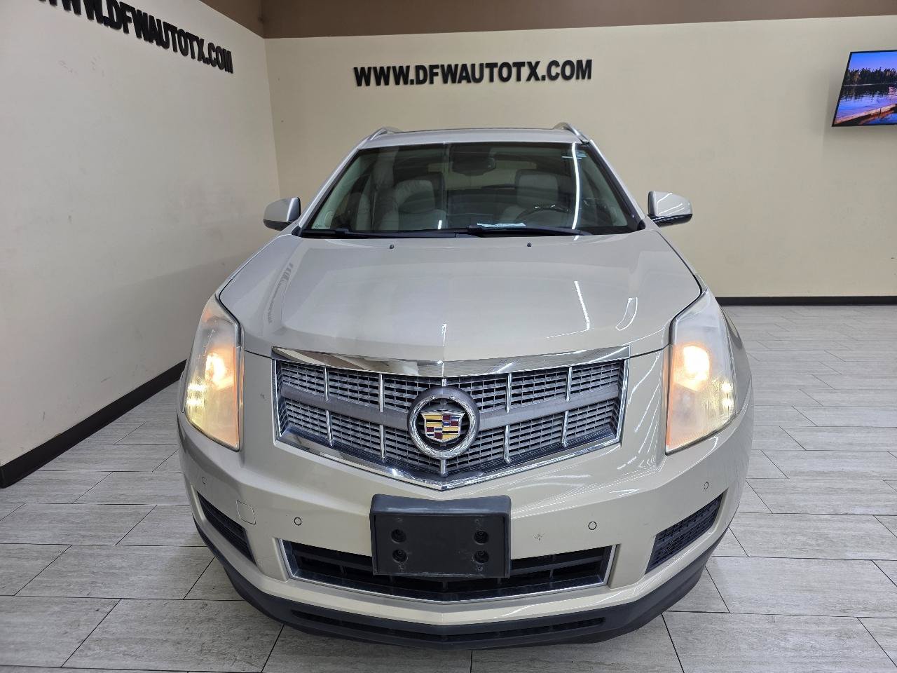 Used 2011 Cadillac SRX Luxury FWD image 3