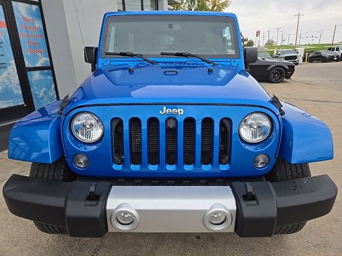 Used 2015 Jeep Wrangler Unlimited Sahara w/ Connectivity Group image 14