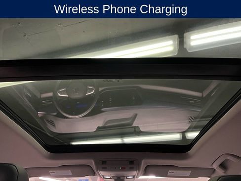 Used 2023 Volkswagen Taos SE w/ Panoramic Sunroof Package image 10