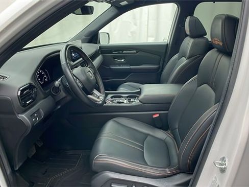 Used 2024 Honda Pilot TrailSport image 5