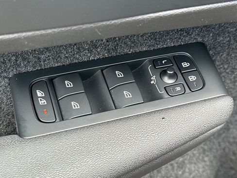 Certified 2023 Volvo XC40 Recharge Ultimate image 16