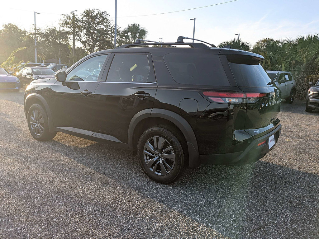 Certified 2025 Nissan Pathfinder SV FWD image 6