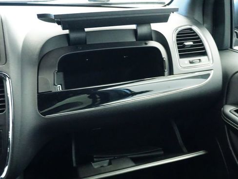 Used 2014 Dodge Grand Caravan SXT image 24