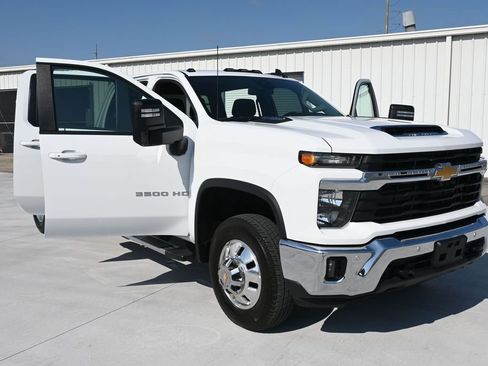 Used 2025 Chevrolet Silverado 3500 LT w/ Safety Package AWD/4WD image 10