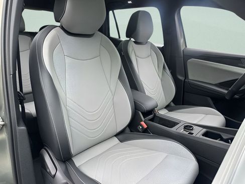 New 2026 Volkswagen Tiguan SE R-Line image 26