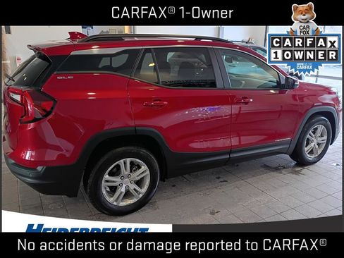 Used 2023 GMC Terrain SLE w/ Driver Convenience Package image 2