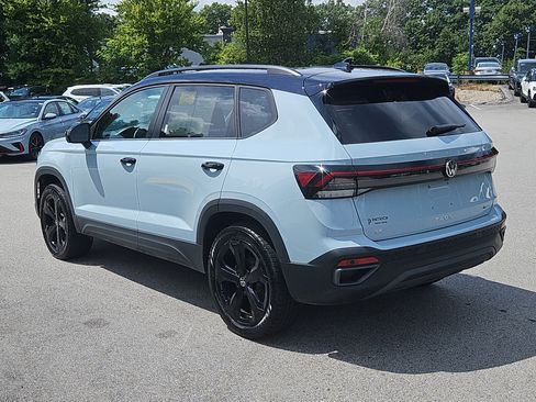 Certified 2025 Volkswagen Taos SE AWD/4WD image 26