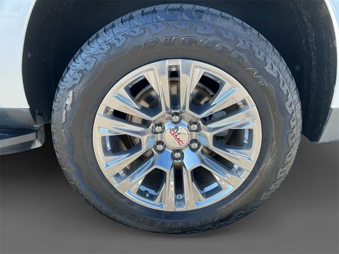 Used 2021 GMC Yukon XL Denali w/ Advanced Technology Package image 8